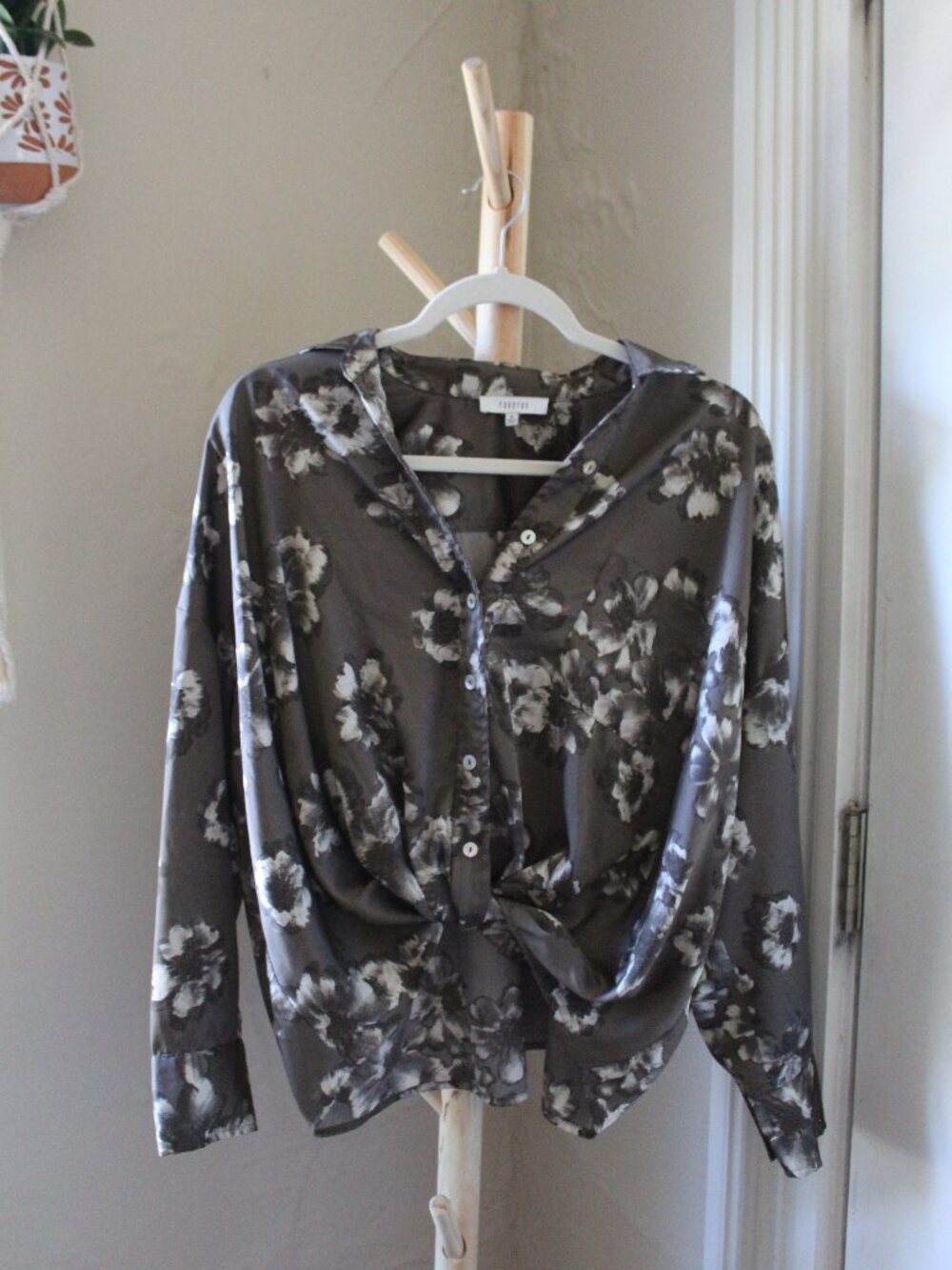 Fun2Fun Floral Twisted Front Long Sleeve Blouse – Large